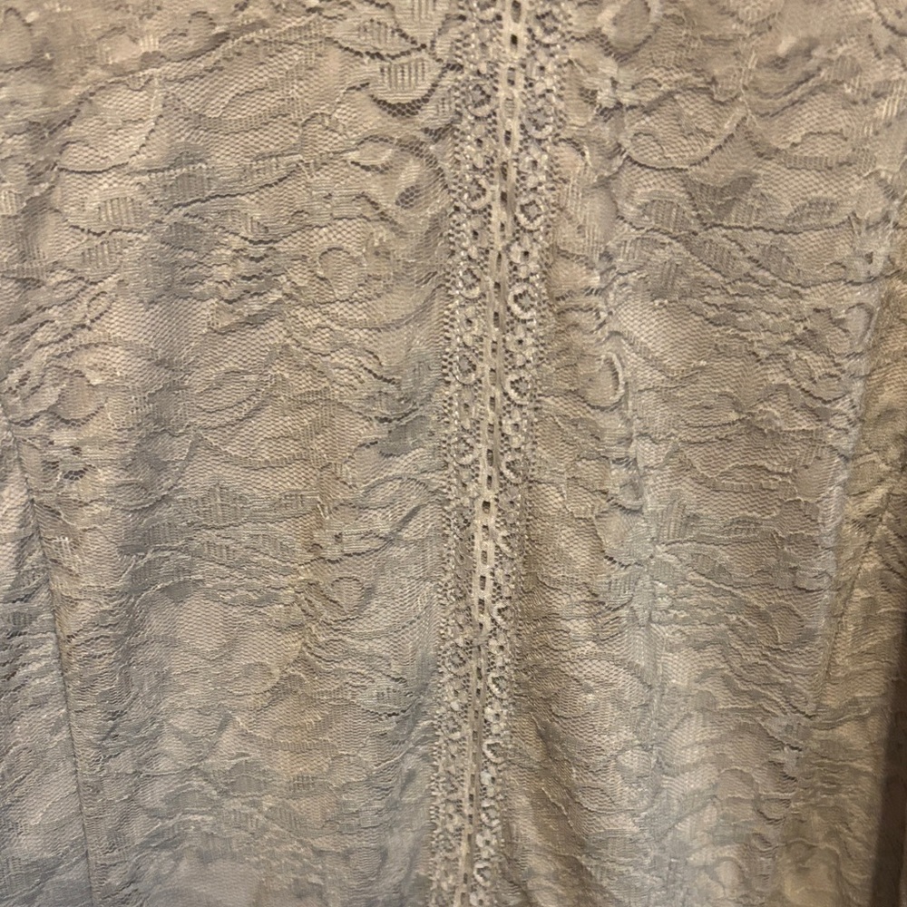 Torrid Cream Lace Sleeveless Top - Picture 2 of 8